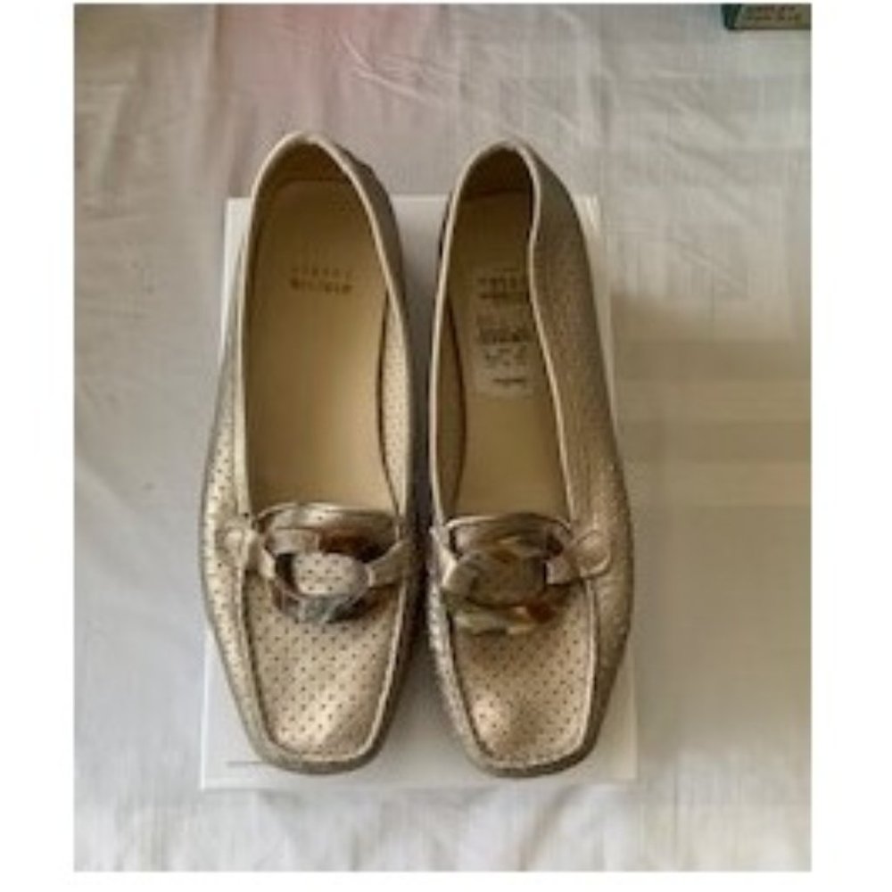 Stuart Weitzman Women's Gold with Buckle Size 7 1/2